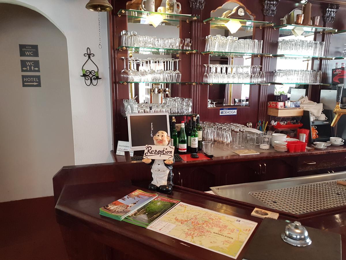 Hotel-Cafe Am Rathaus Gardelegen Buitenkant foto